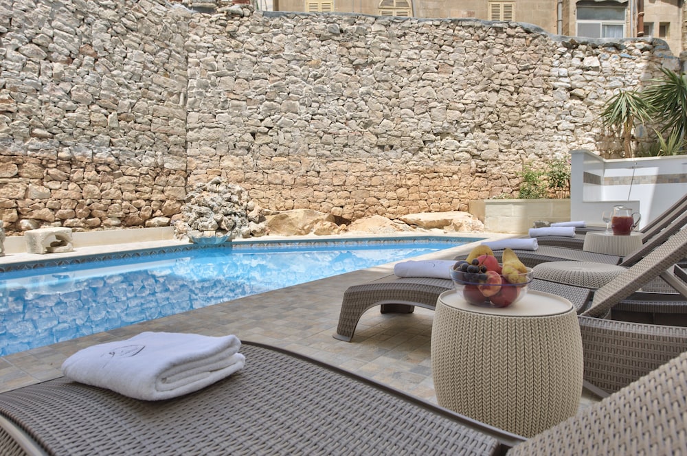Palazzo Violetta — Swimming pool in Sliema, Malta Island