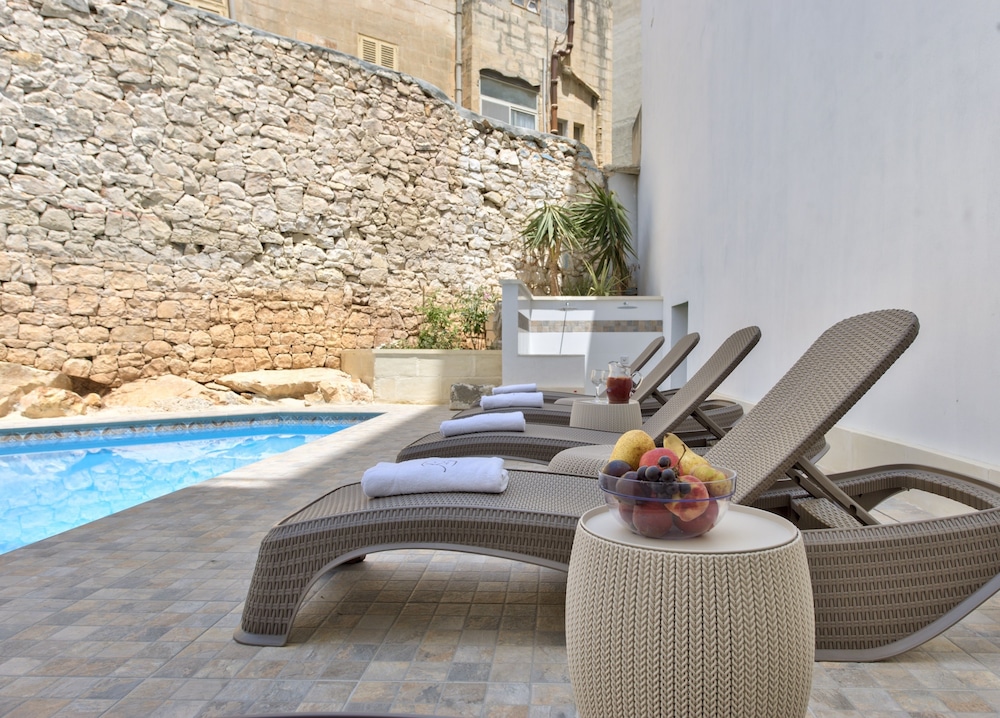 Palazzo Violetta — Swimming pool in Sliema, Malta Island