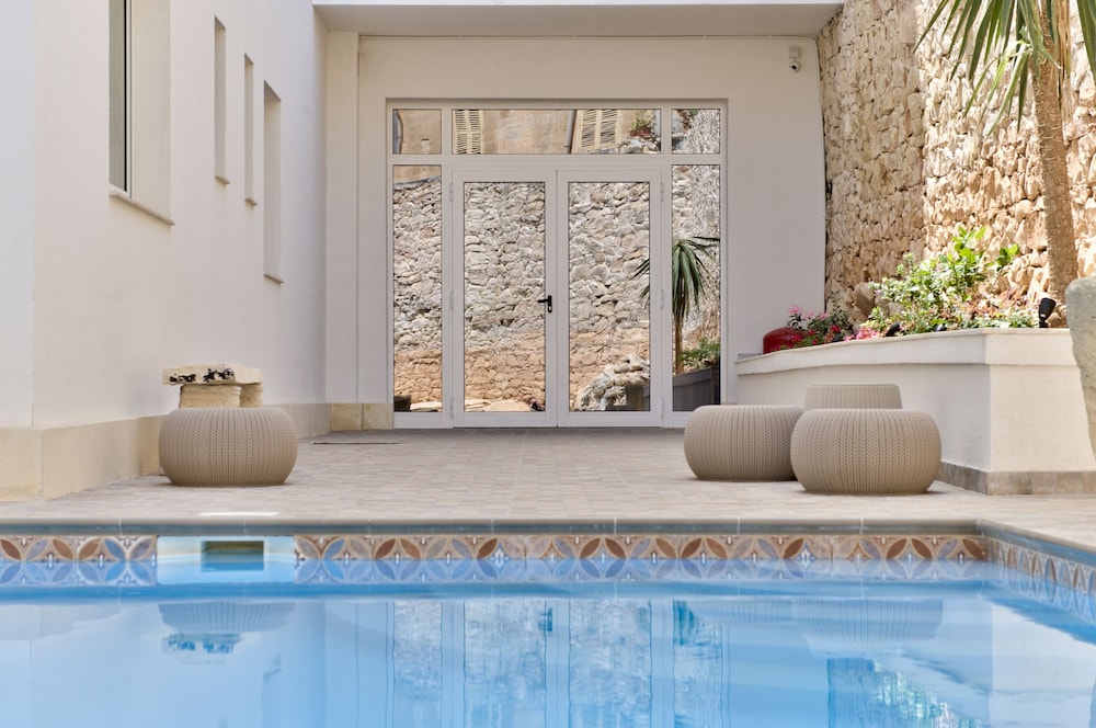 Palazzo Violetta — Swimming pool in Sliema, Malta Island