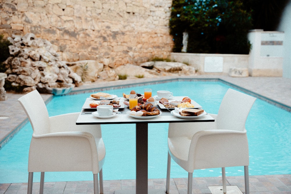 Palazzo Violetta — Swimming pool in Sliema, Malta Island