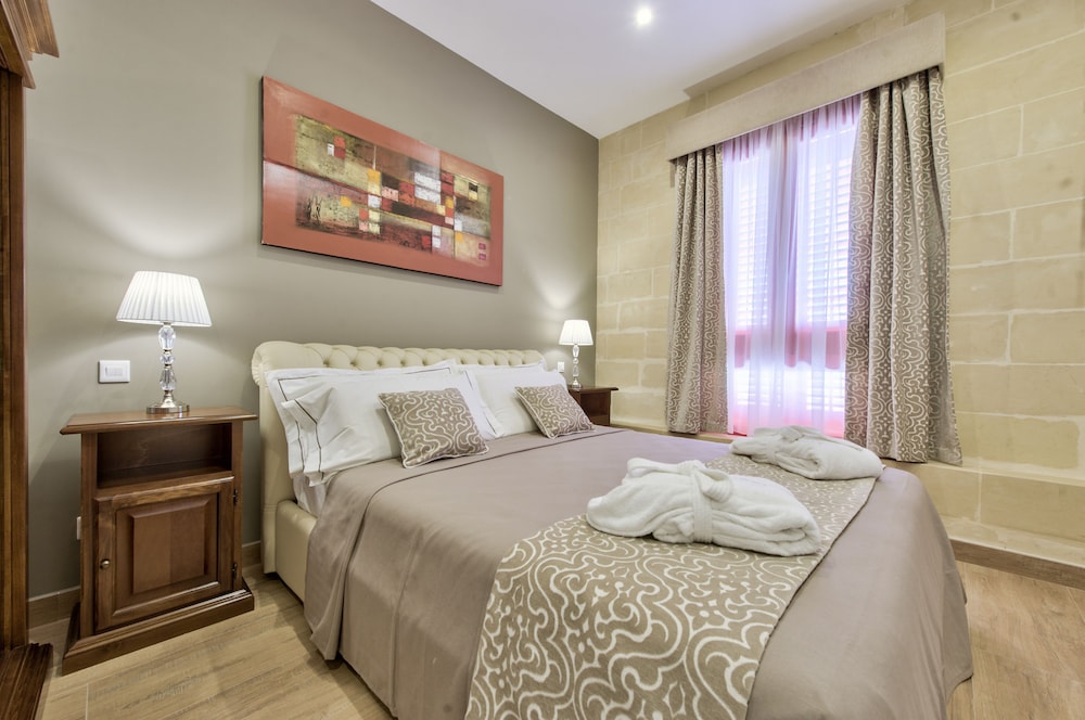 Palazzo Violetta — Hotel rooms in Sliema, Malta Island
