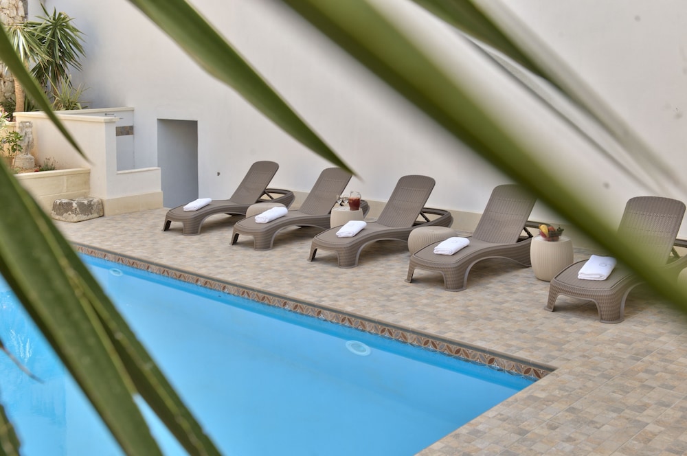 Palazzo Violetta — Swimming pool in Sliema, Malta Island