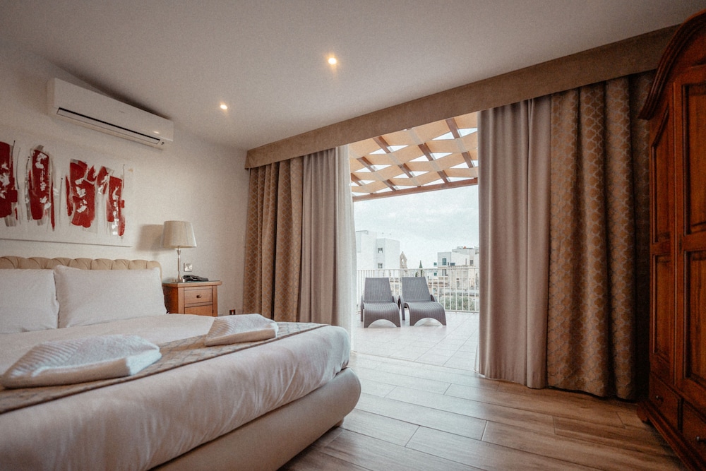 Palazzo Violetta — Hotel rooms in Sliema, Malta Island