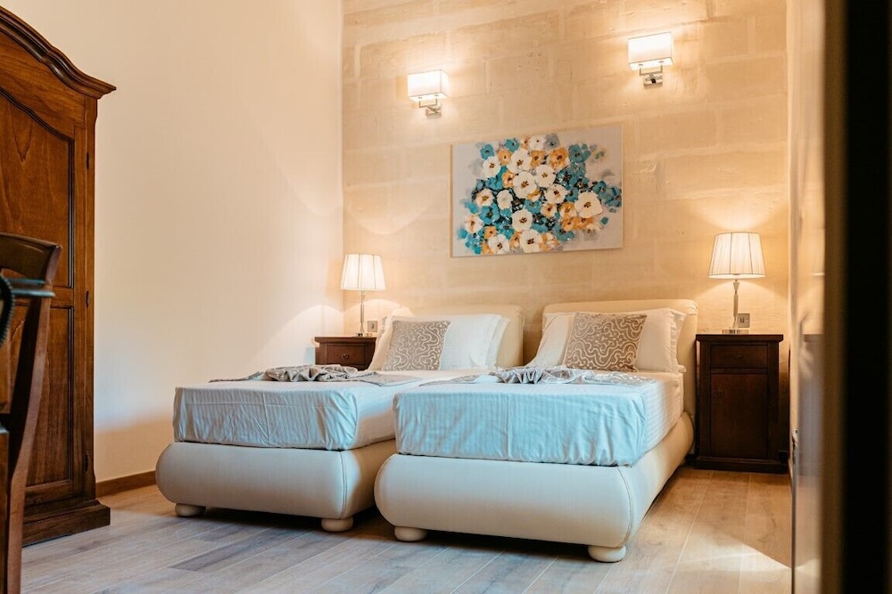 Palazzo Violetta — Hotel rooms in Sliema, Malta Island