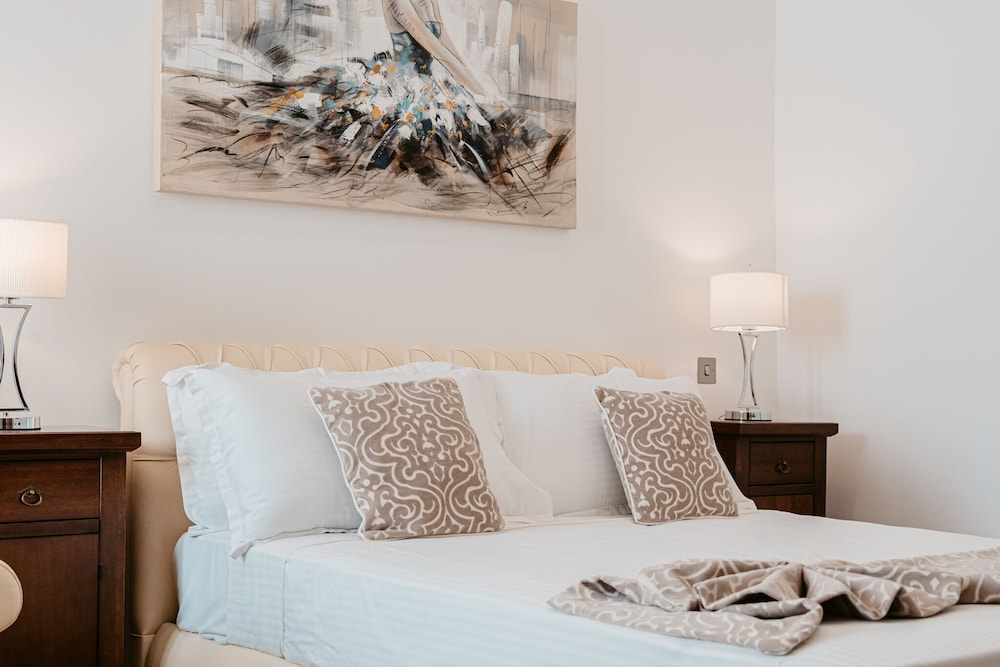 Palazzo Violetta — Hotel rooms in Sliema, Malta Island
