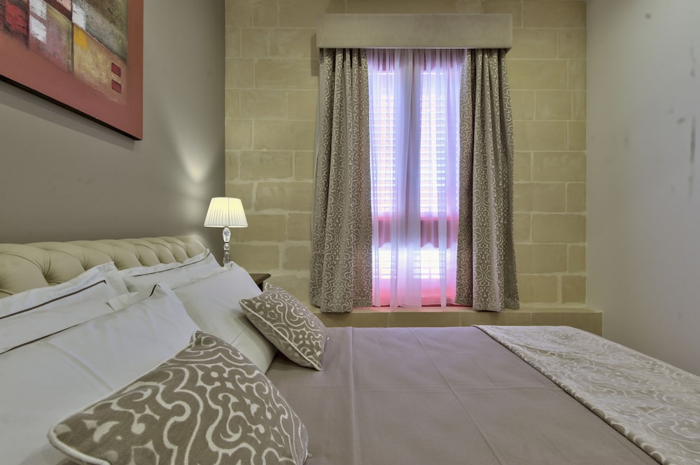 Palazzo Violetta — Hotel rooms in Sliema, Malta Island