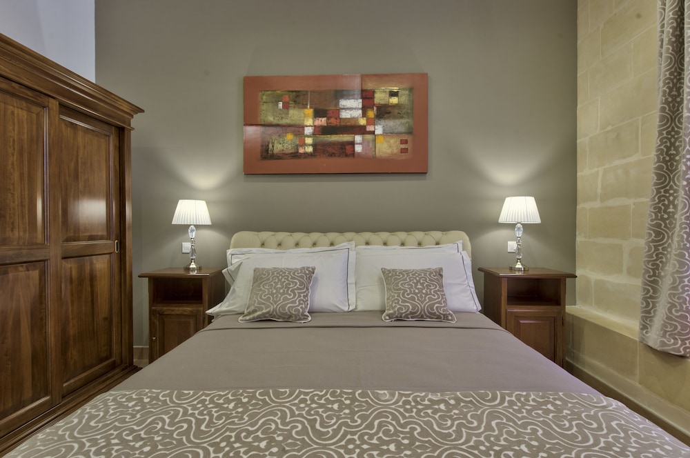 Palazzo Violetta — Hotel rooms in Sliema, Malta Island