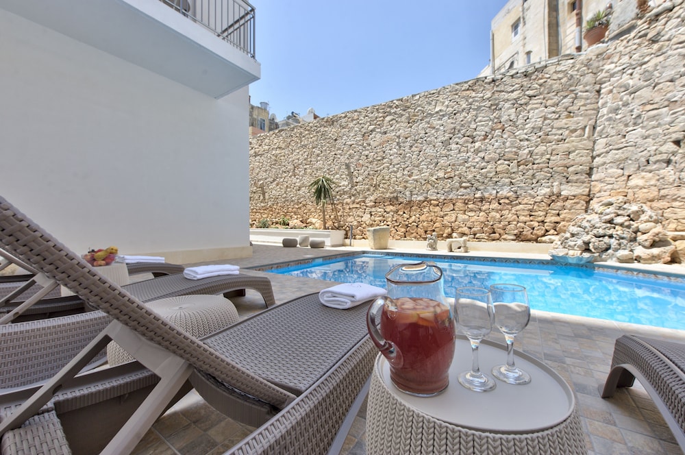Palazzo Violetta — Swimming pool in Sliema, Malta Island