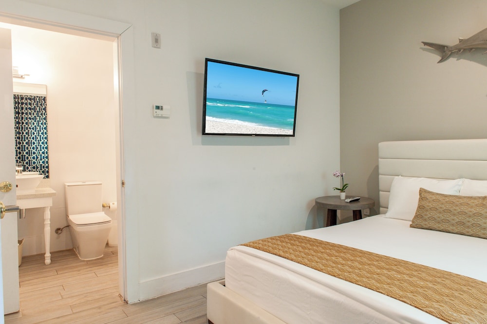 Oceanside Hotel and Suites — Hotel rooms in Miami, Florida