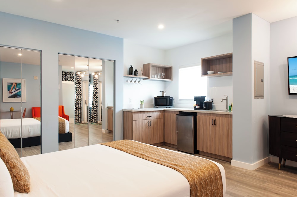 Oceanside Hotel and Suites — Hotel rooms in Miami, Florida