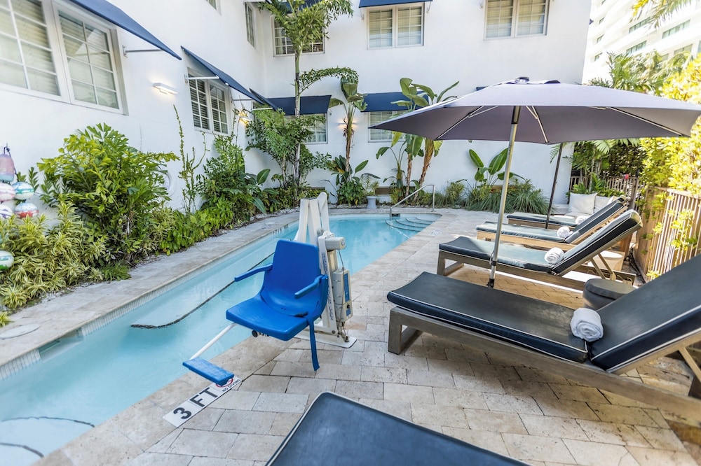 Oceanside Hotel and Suites — Swimming pool in Miami, Florida