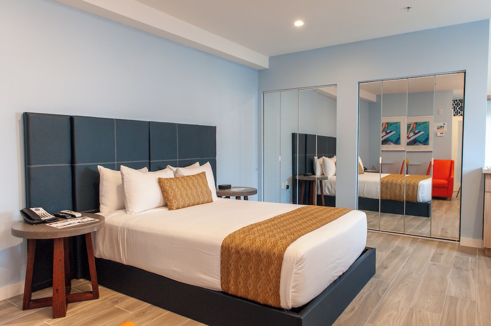 Oceanside Hotel and Suites — Hotel rooms in Miami, Florida