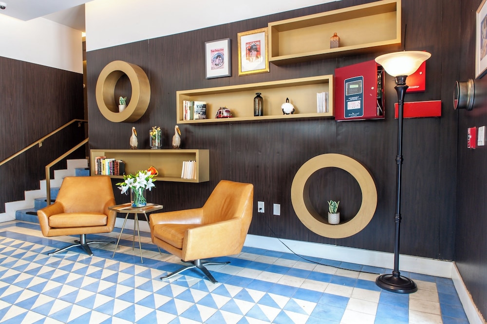 Oceanside Hotel and Suites — Hotel building in Miami, Florida