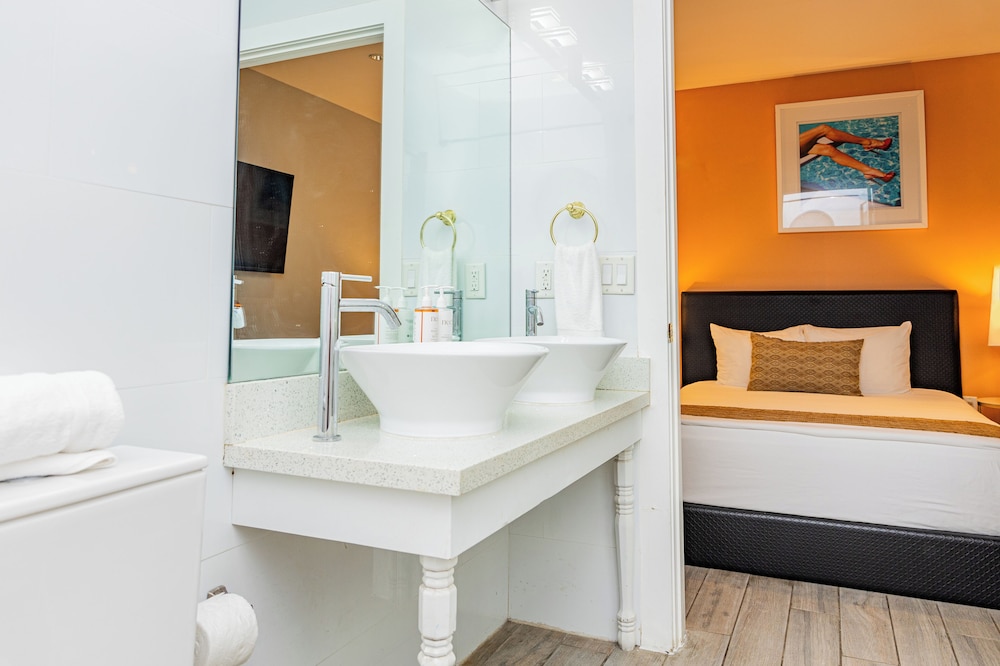 Oceanside Hotel and Suites — Hotel rooms in Miami, Florida