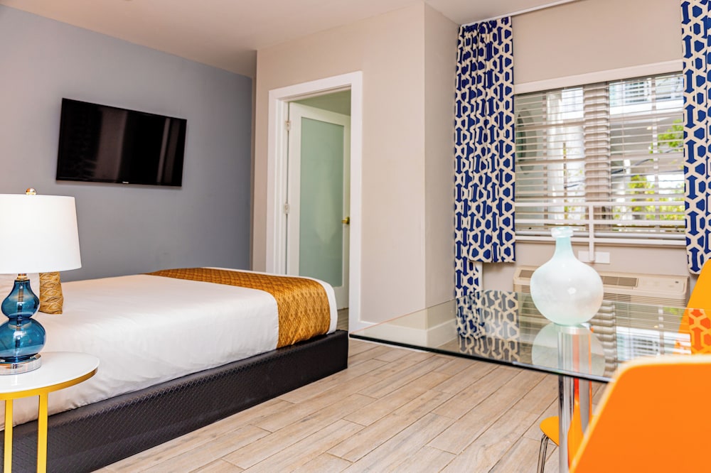 Oceanside Hotel and Suites — Hotel rooms in Miami, Florida