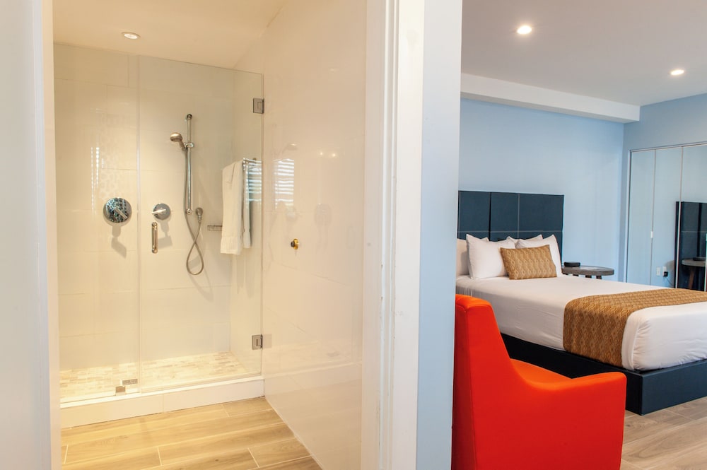 Oceanside Hotel and Suites — Hotel rooms in Miami, Florida