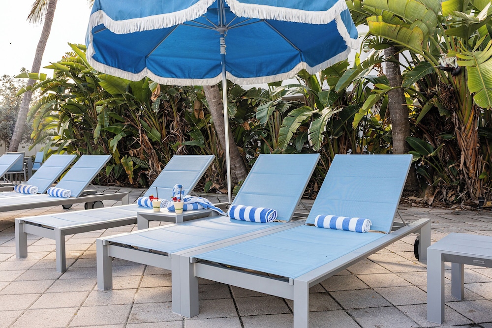 Oceanside Hotel and Suites — Swimming pool in Miami, Florida