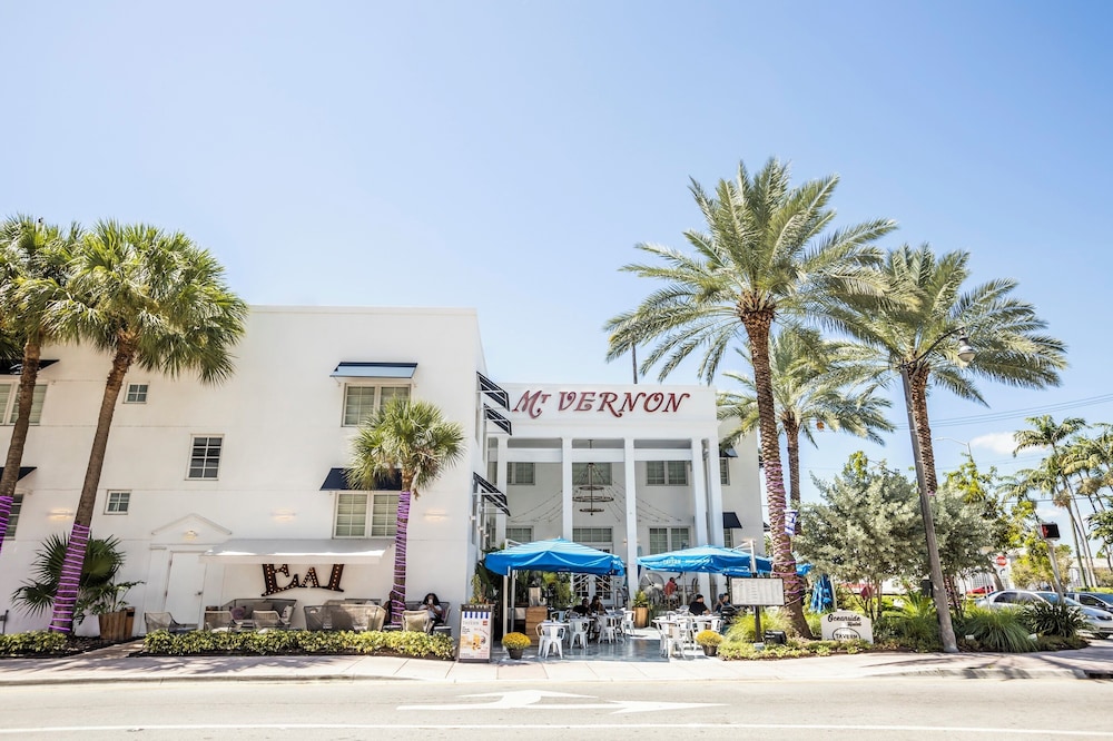 Oceanside Hotel and Suites — Hotel building in Miami, Florida