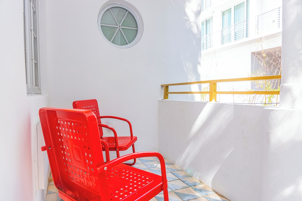 Oceanside Hotel and Suites — Hotel building in Miami, Florida