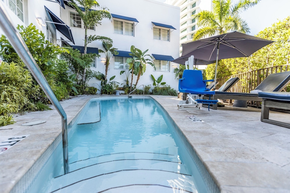 Oceanside Hotel and Suites — Swimming pool in Miami, Florida