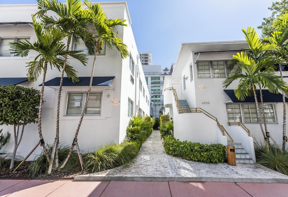 Oceanside Hotel and Suites — Hotel building in Miami, Florida