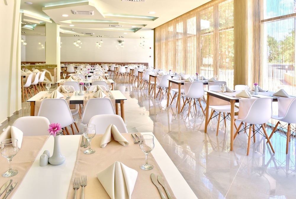 Hotel Grifid Foresta  Adults Only — Restaurant & bars in Golden Sands, Varna Region