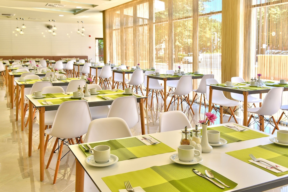 Hotel Grifid Foresta  Adults Only — Restaurant & bars in Golden Sands, Varna Region