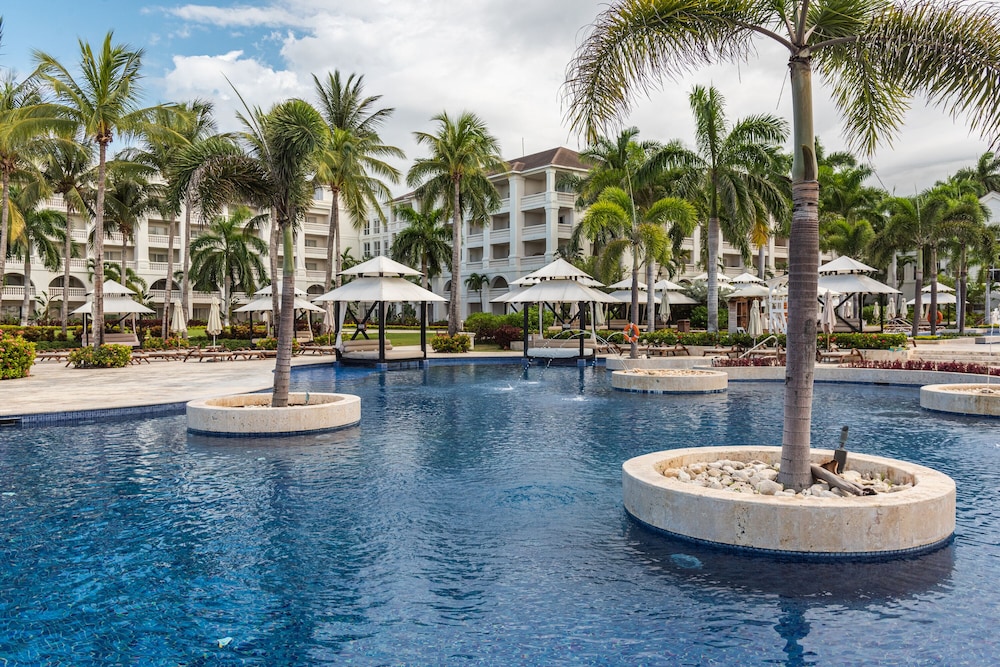 Hyatt Ziva Rose Hall - All Inclusive — Swimming pool in Montego Bay