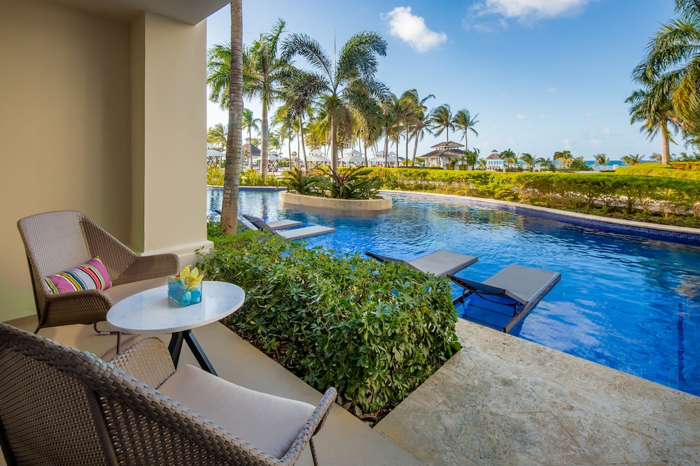 Hyatt Ziva Rose Hall - All Inclusive — Swimming pool in Montego Bay