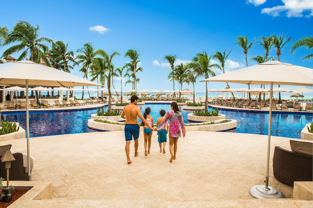 Hyatt Ziva Rose Hall - All Inclusive — Swimming pool in Montego Bay