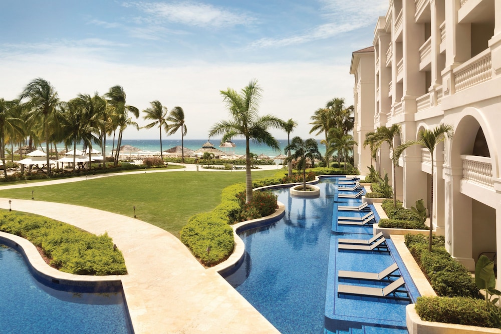 Hyatt Ziva Rose Hall - All Inclusive — Swimming pool in Montego Bay