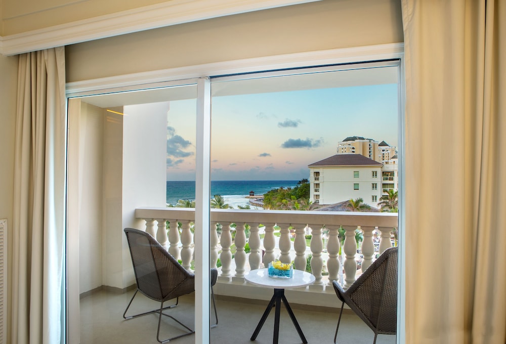 Hyatt Ziva Rose Hall - All Inclusive — Hotel rooms in Montego Bay