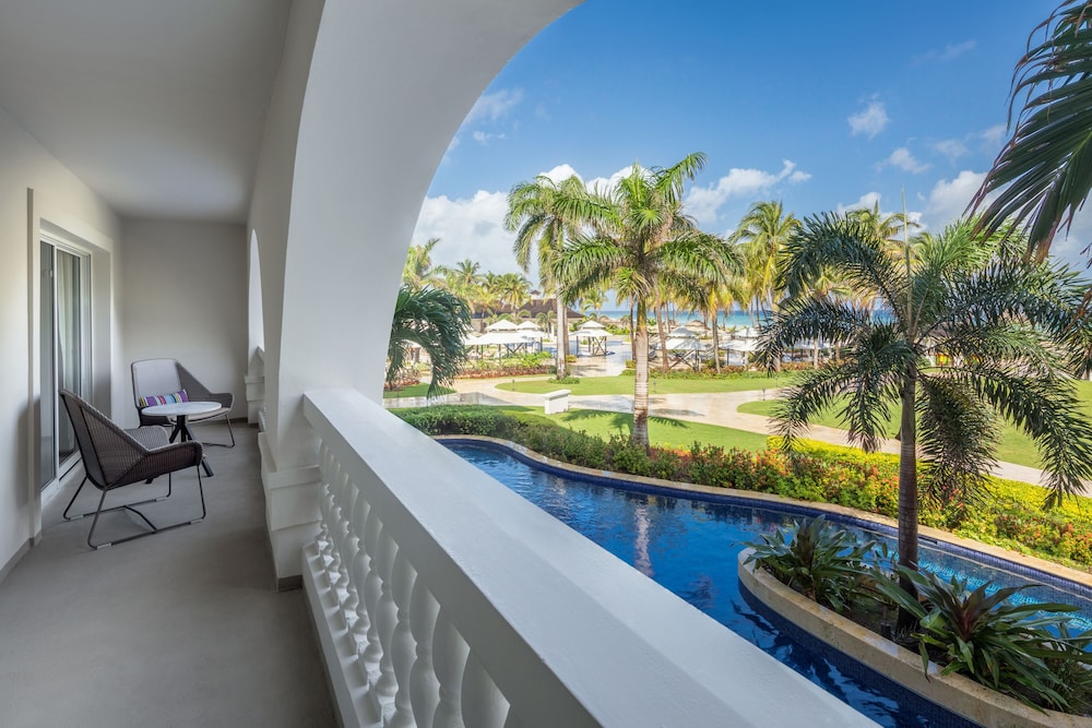 Hyatt Ziva Rose Hall - All Inclusive — Swimming pool in Montego Bay