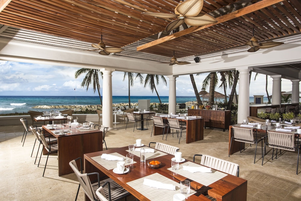 Hyatt Ziva Rose Hall - All Inclusive — Restaurant & bars in Montego Bay