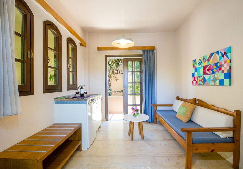 Evangelos Apartments — Hotel rooms in Platanias