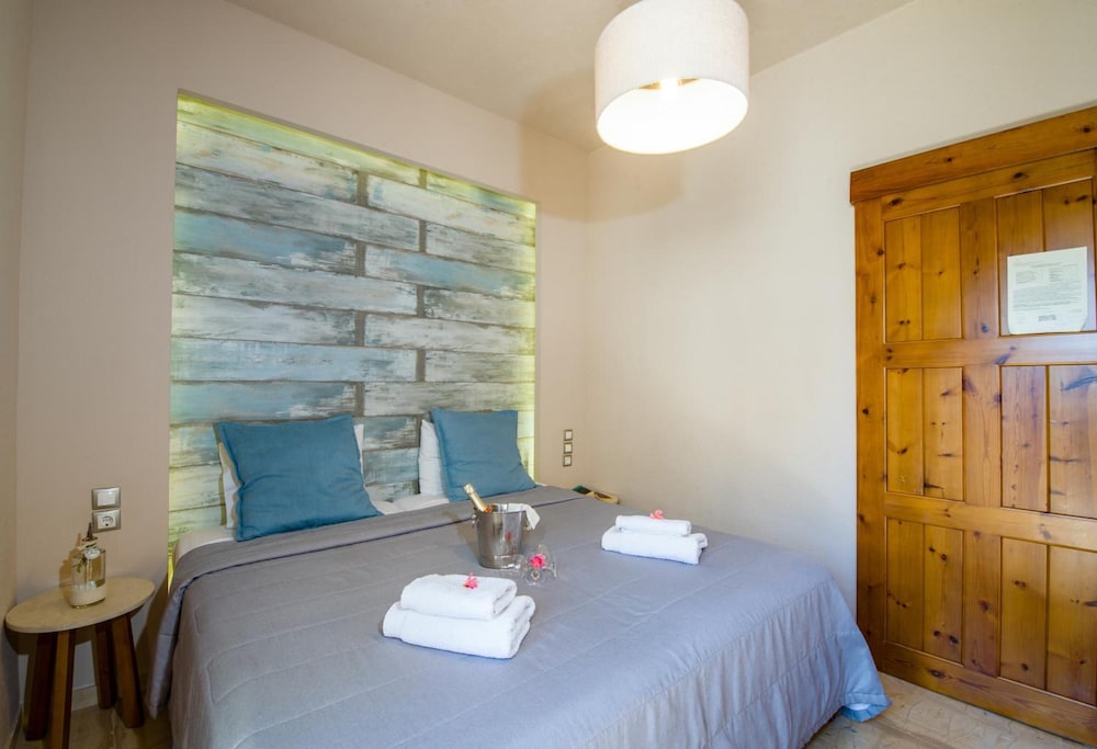 Evangelos Apartments — Hotel rooms in Platanias