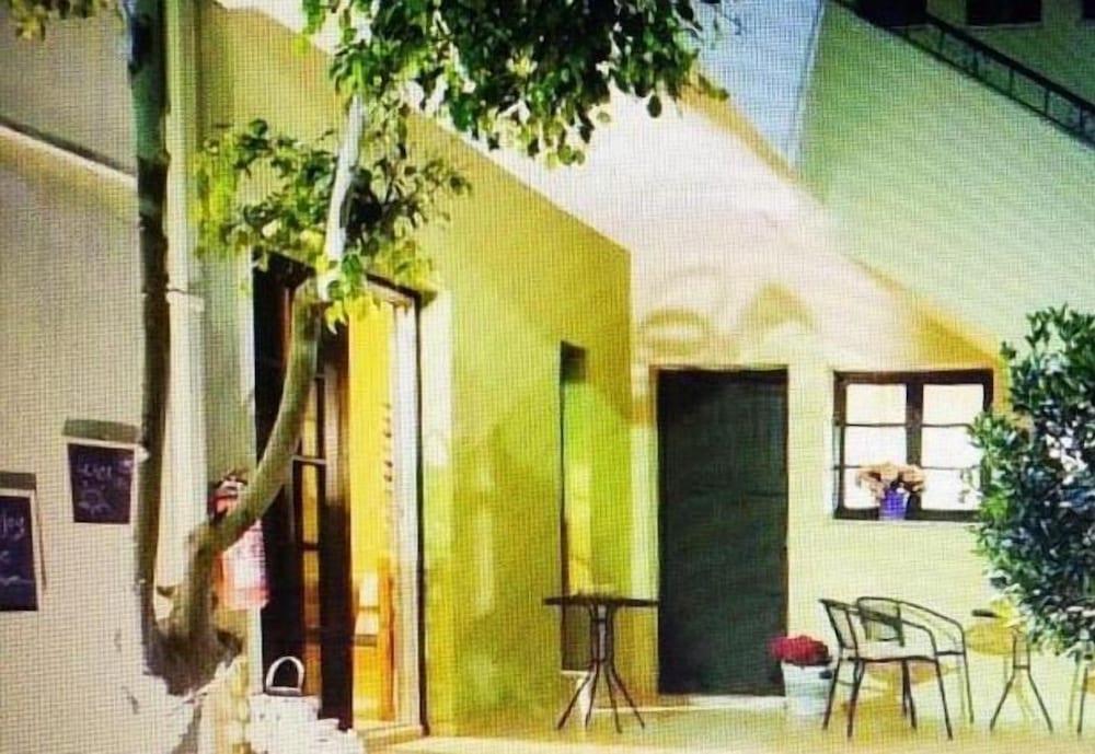 Evangelos Apartments — Restaurant & bars in Platanias