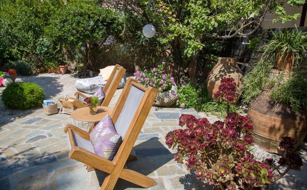Evangelos Apartments — Hotel building in Platanias