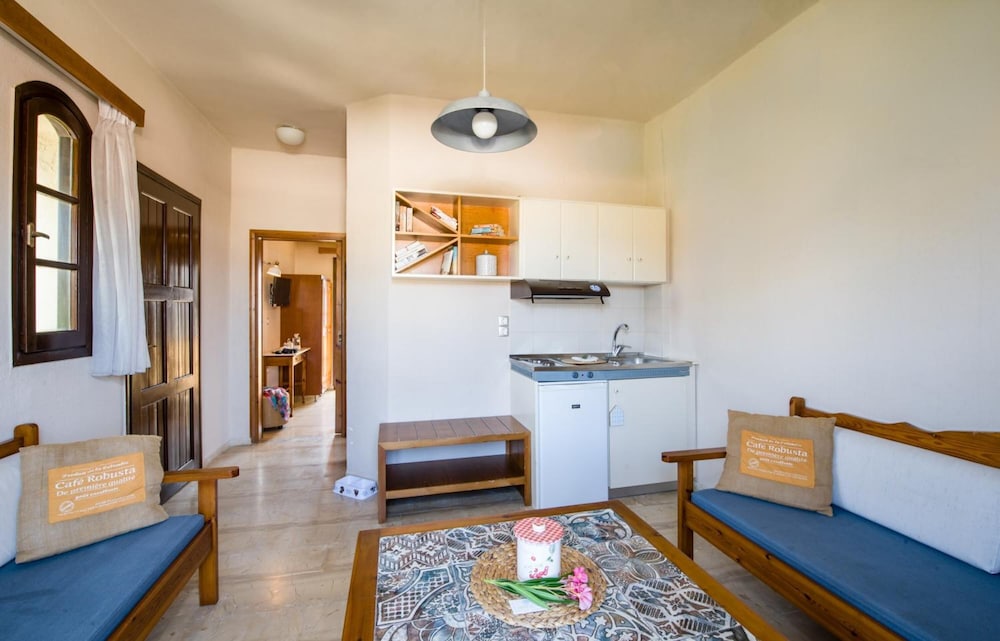 Evangelos Apartments — Hotel rooms in Platanias