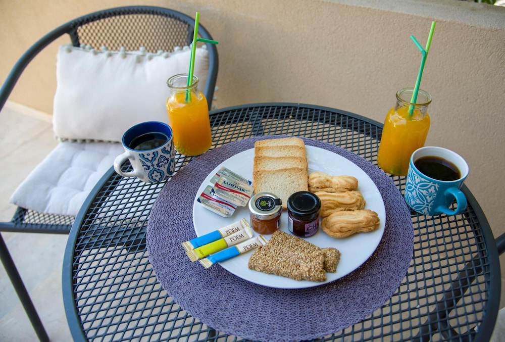 Evangelos Apartments — Restaurant & bars in Platanias