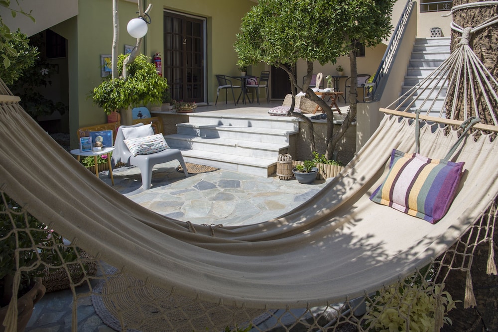 Evangelos Apartments — Hotel building in Platanias
