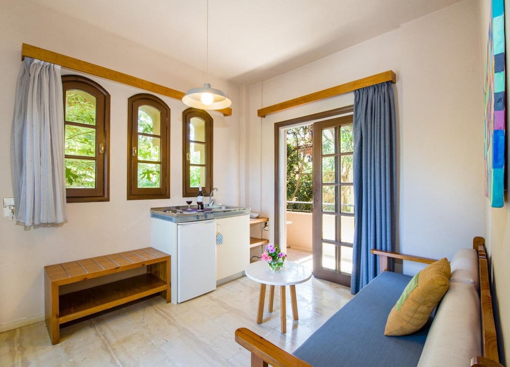 Evangelos Apartments — Hotel rooms in Platanias