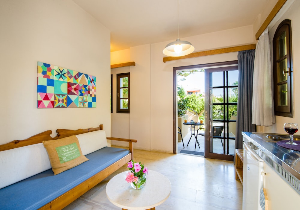 Evangelos Apartments — Hotel rooms in Platanias