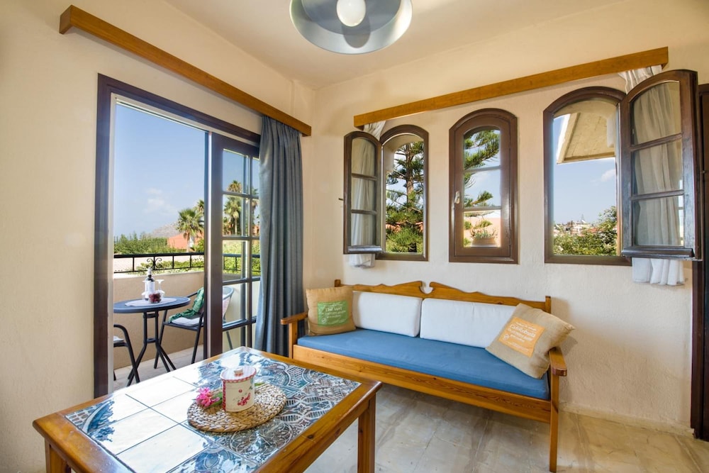 Evangelos Apartments — Hotel rooms in Platanias