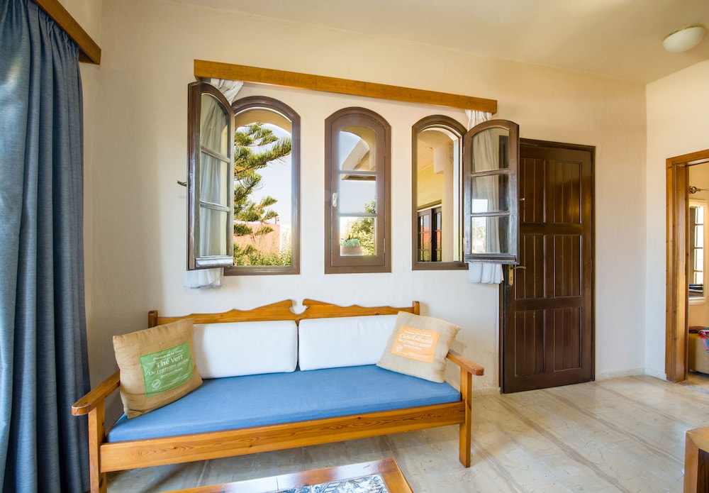 Evangelos Apartments — Hotel rooms in Platanias