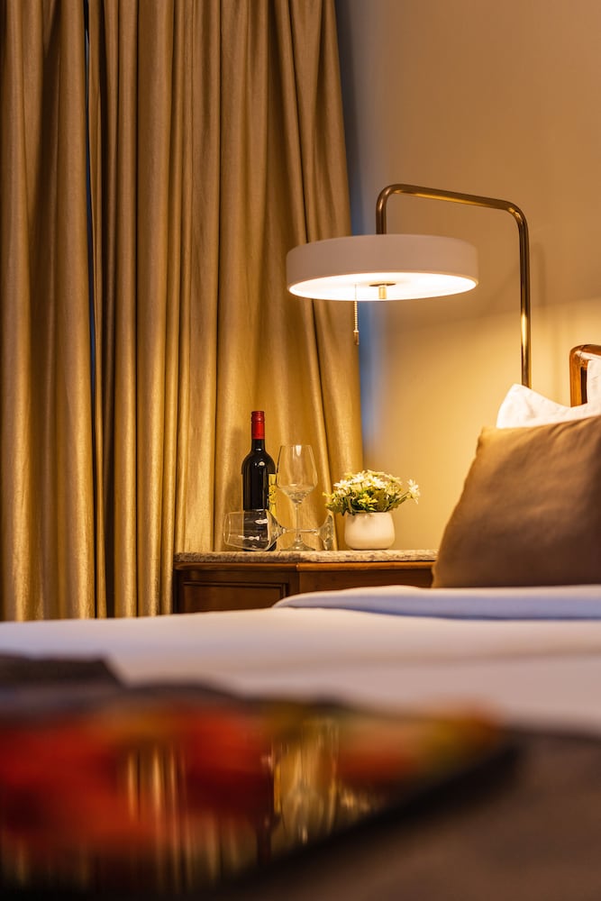 De Mandarin Beach Resort Suites & Villas — Hotel rooms in Candolim, Goa
