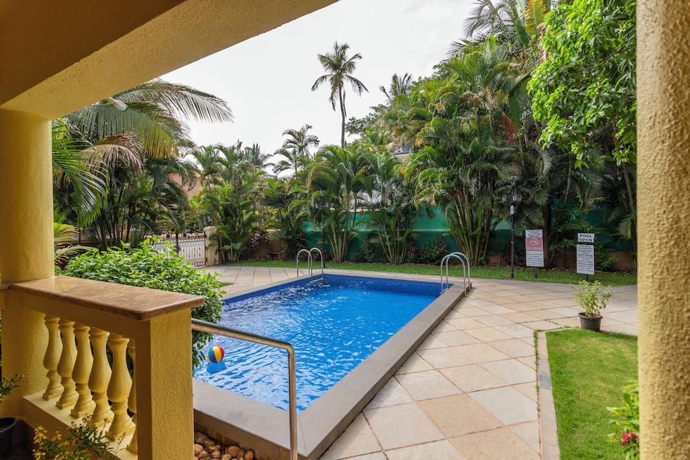 De Mandarin Beach Resort Suites & Villas — Swimming pool in Candolim, Goa