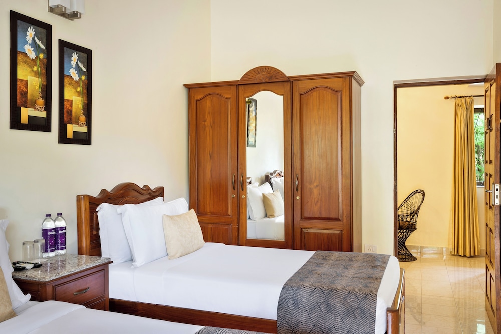 De Mandarin Beach Resort Suites & Villas — Hotel rooms in Candolim, Goa