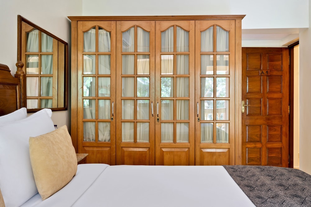 De Mandarin Beach Resort Suites & Villas — Hotel rooms in Candolim, Goa