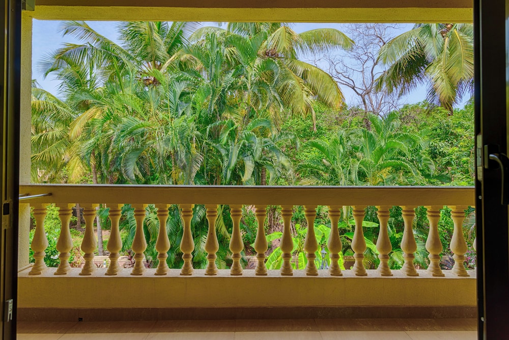 De Mandarin Beach Resort Suites & Villas — Hotel building in Candolim, Goa
